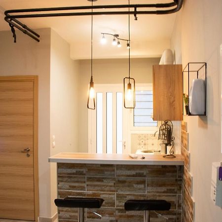 Cozy Loft Κypseli With A Yard Apartment Athens Ngoại thất bức ảnh