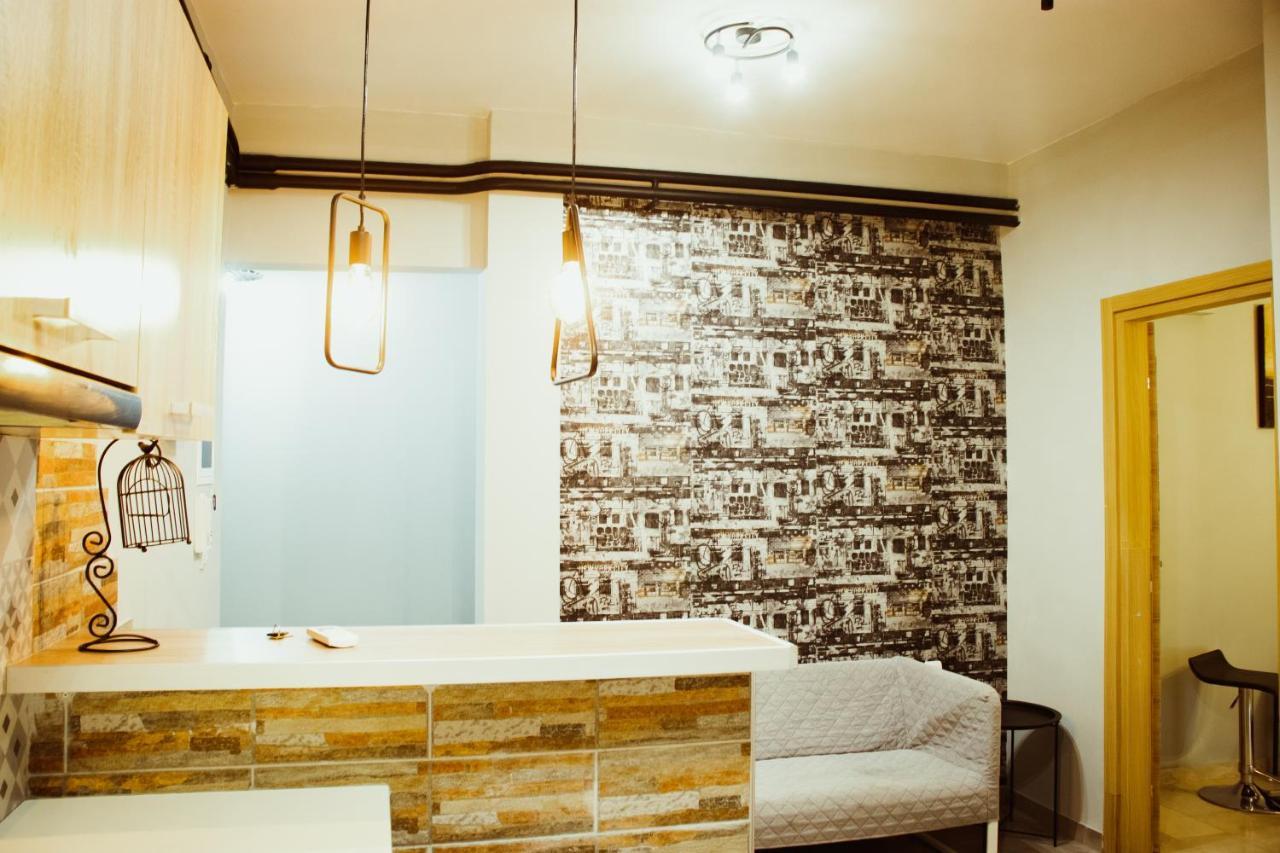 Cozy Loft Κypseli With A Yard Apartment Athens Ngoại thất bức ảnh